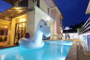 Sea eagle pool villa